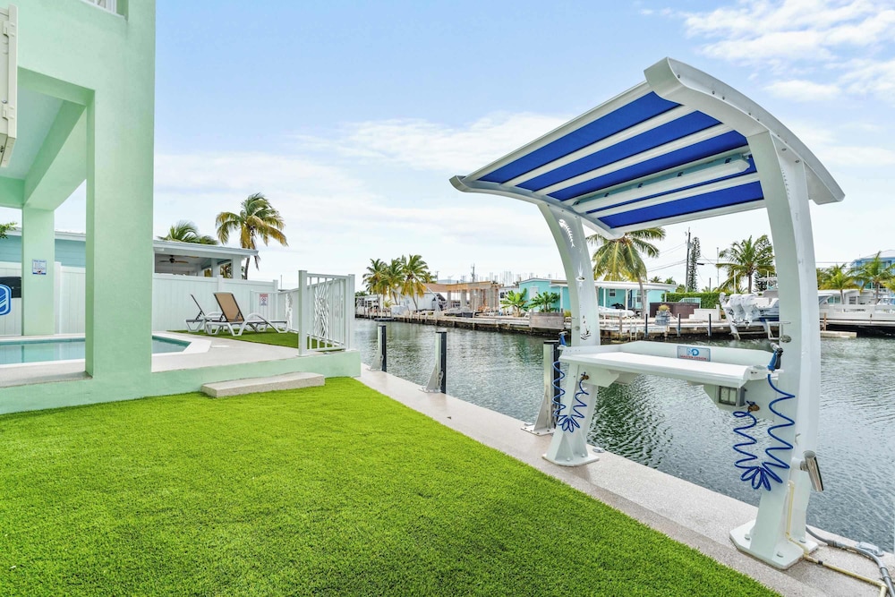 Aqua Verde Waterfront Lux Gem Dock Game Room