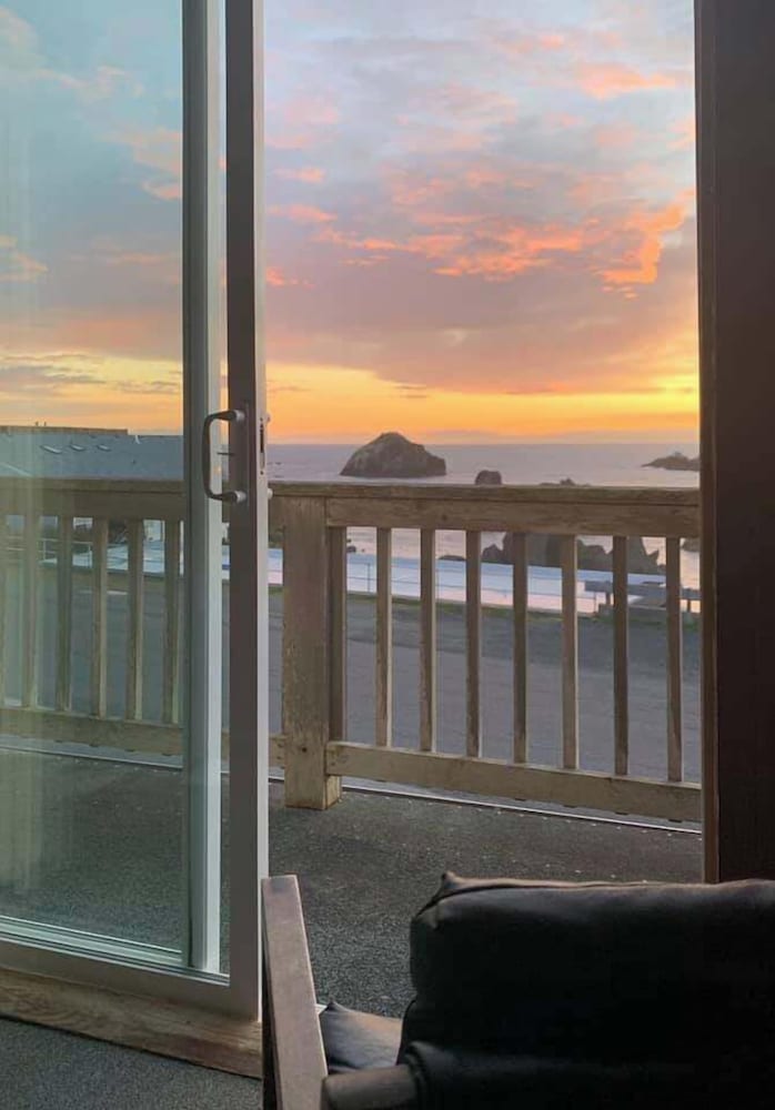 Sunset Oceanfront Lodging