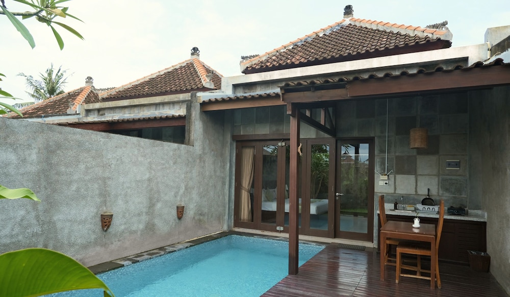ME Villas Pererenan view 3