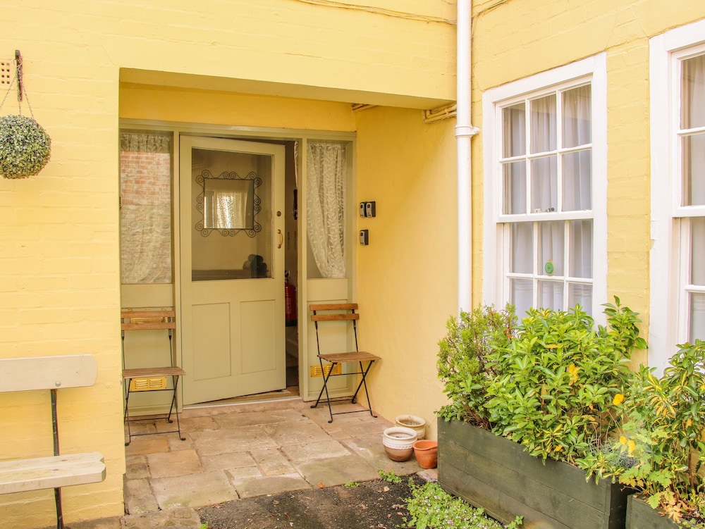 138c Old Star & Garter Mews