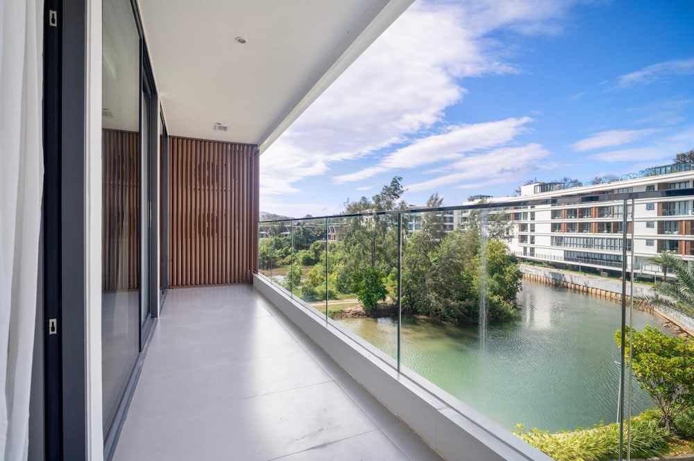 Premier Kora 3-bedroom Apartment E333 Beachfront