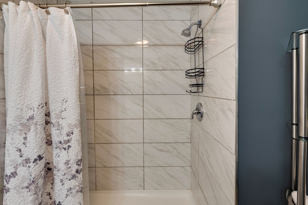 Walk to Dtwn Milton: Spacious Family Home w/ Yard