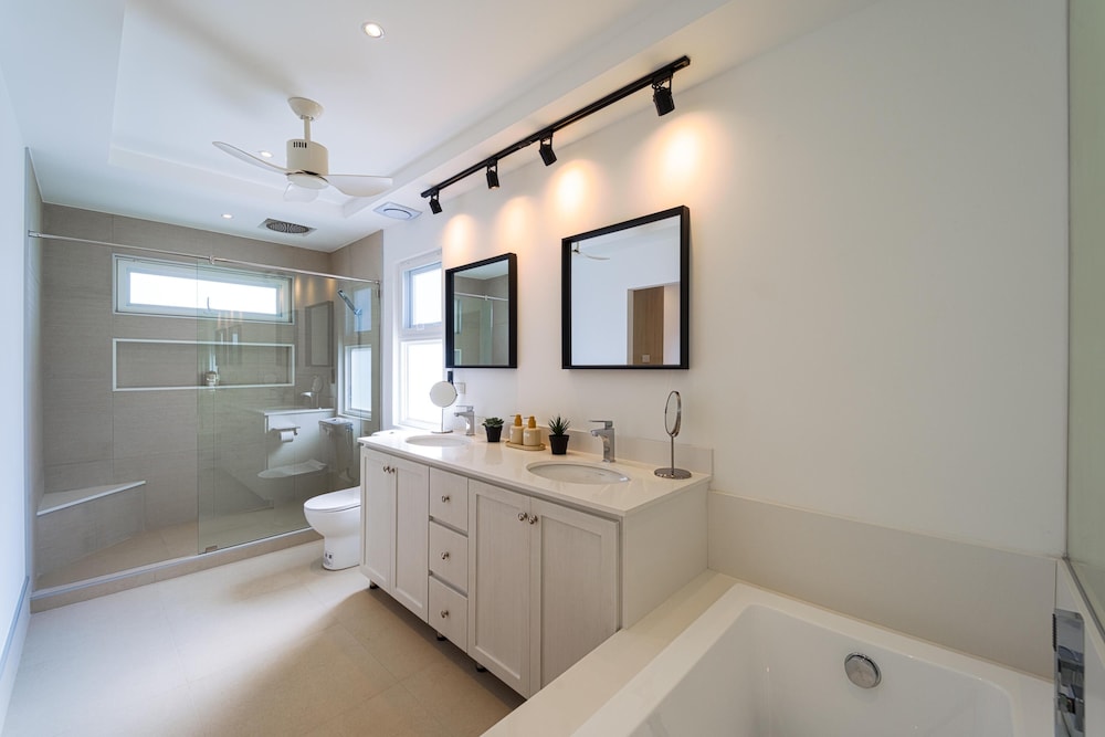 New Modern 3 Bedroom Pool Villa MB3