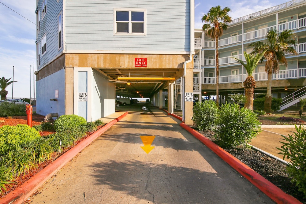 Seascape 2211 2 Bedroom Condo by RedAwning