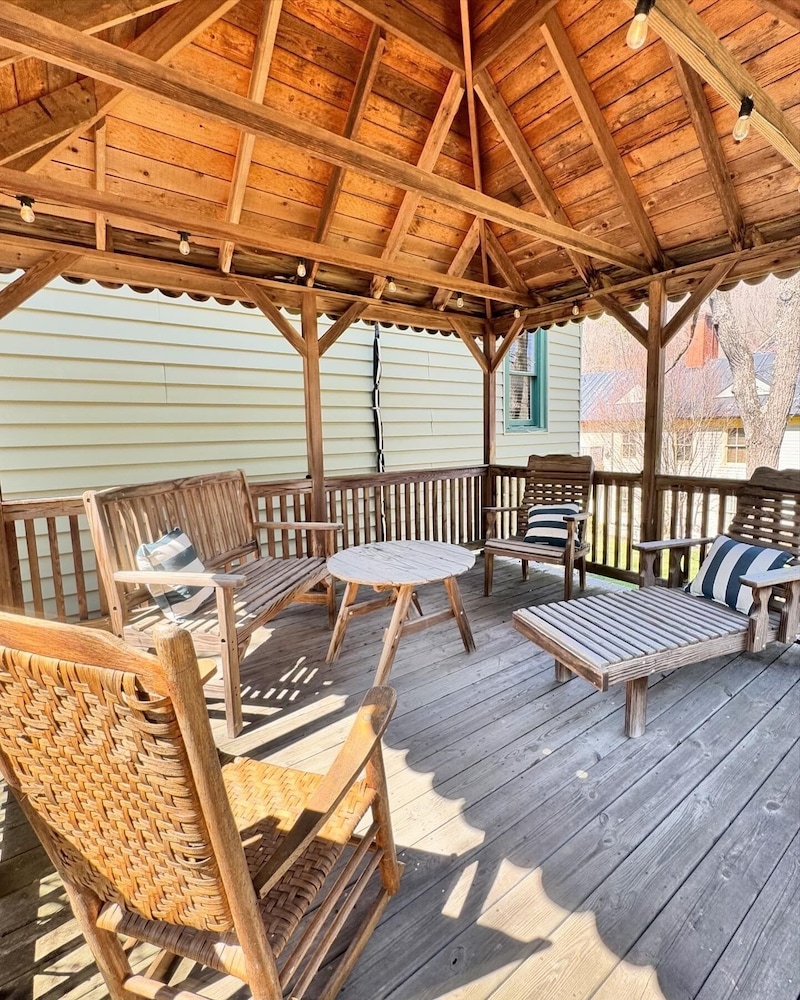 The Inn at Gristmill Square