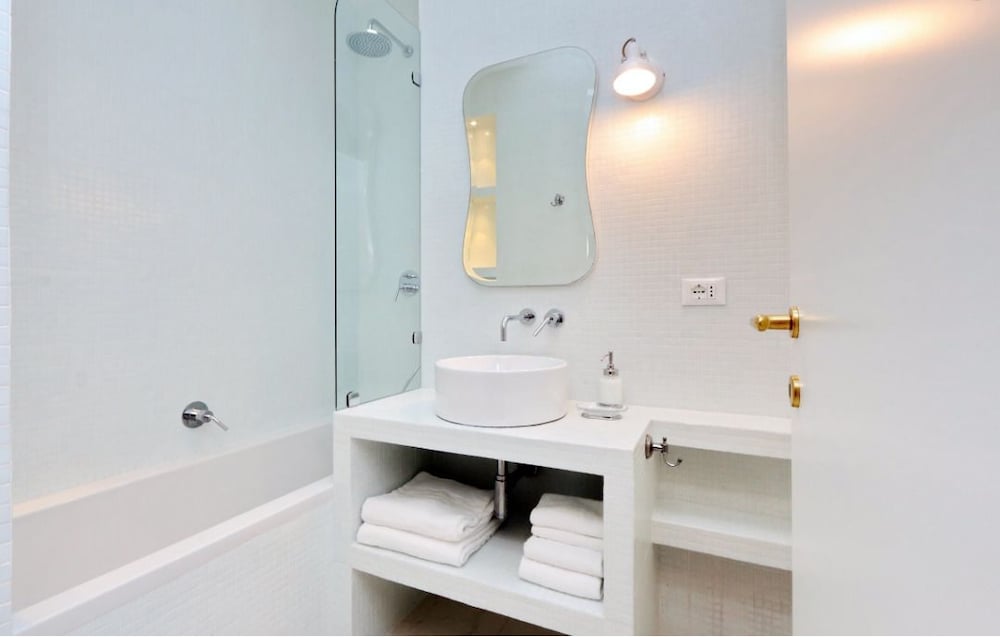 Elegant flat for 8 near Colosseum