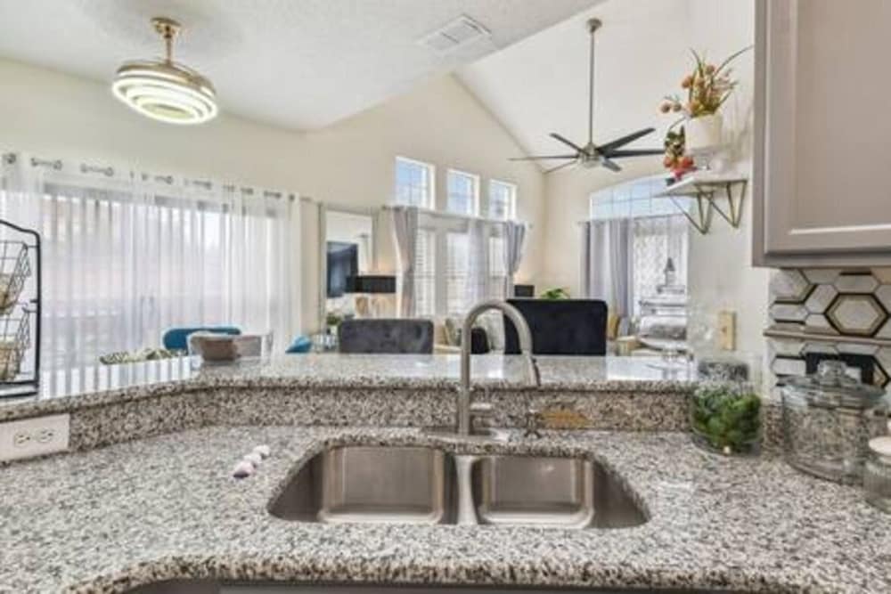 Lake Berkley 4BR Villa - Near Disney & Pool