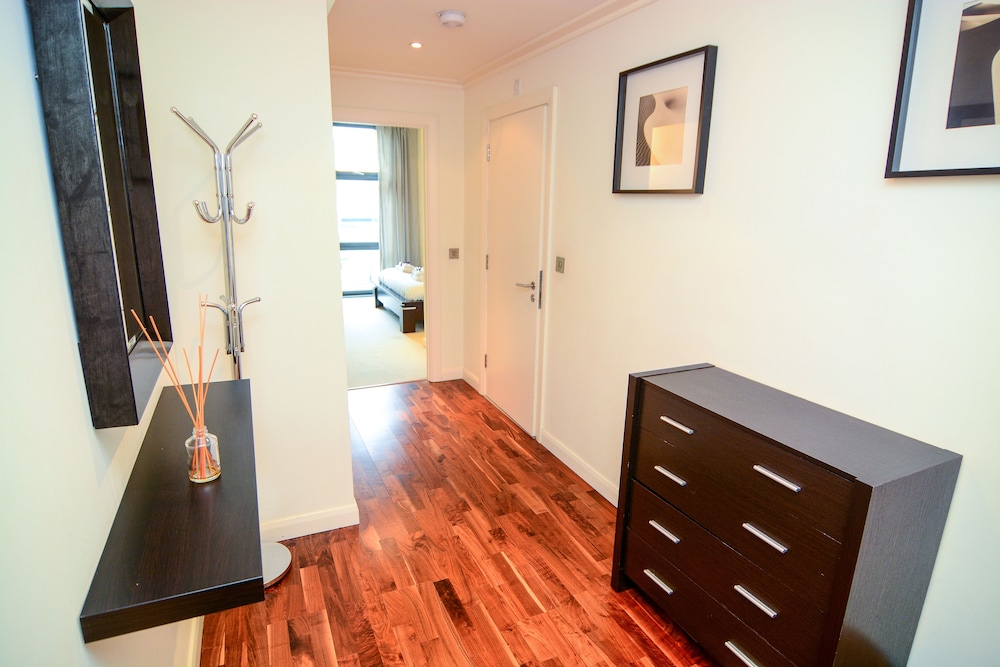 Canary Wharf - Corporate River View Apartments