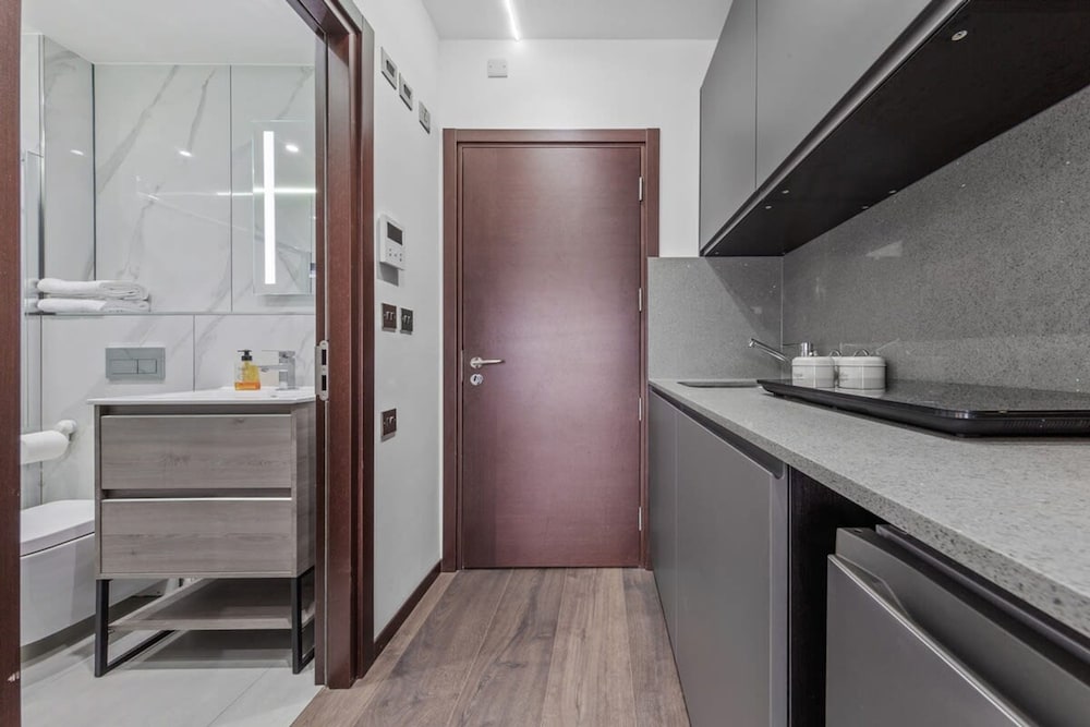 Modern Serviced Studio Flat Near Central London
