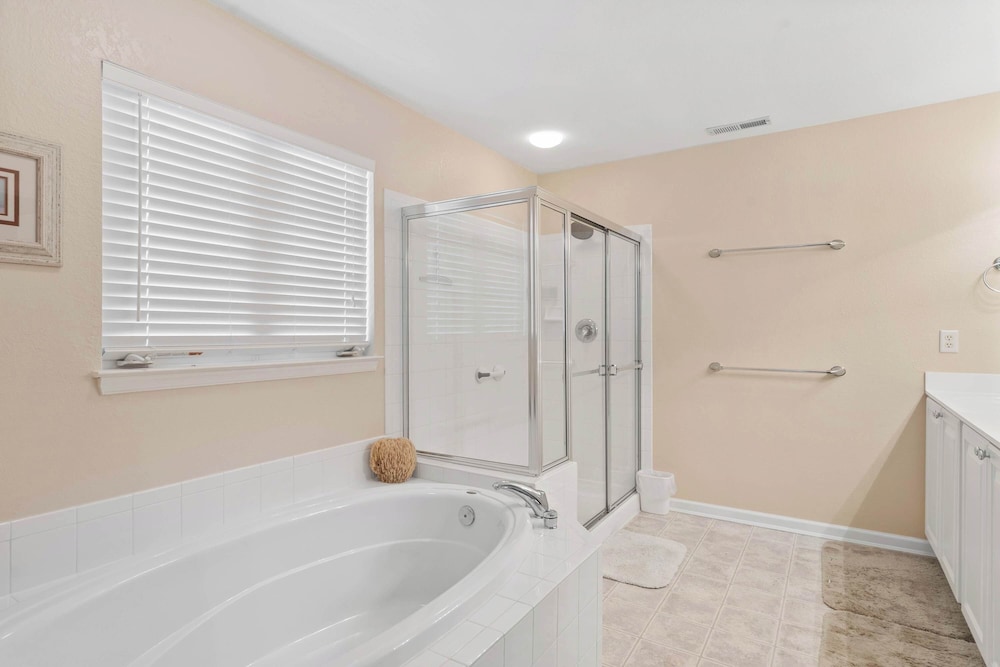 Creekside Getaway Stay for 8