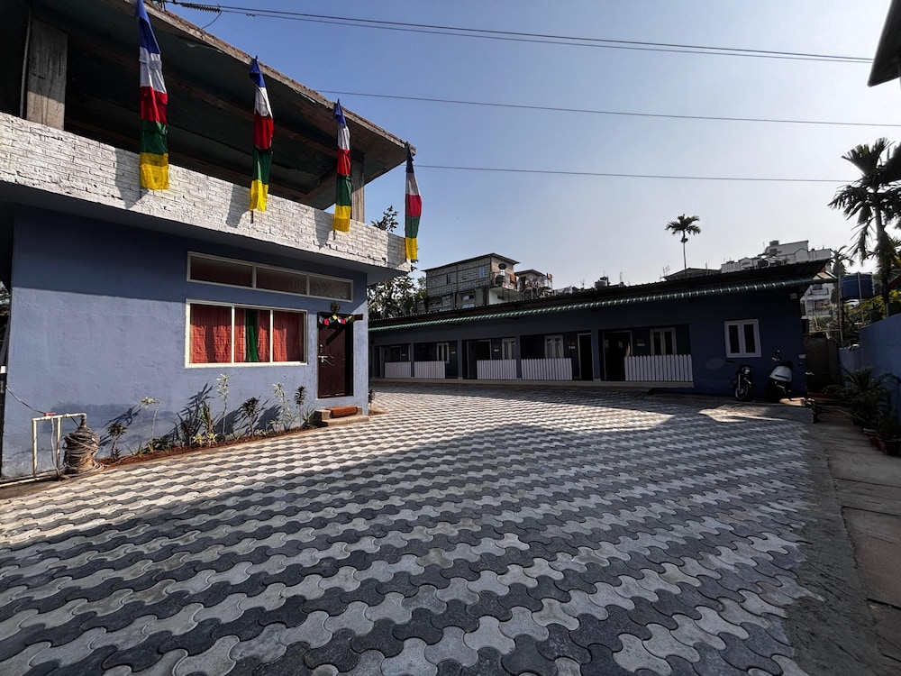 The Gulmohar Inn