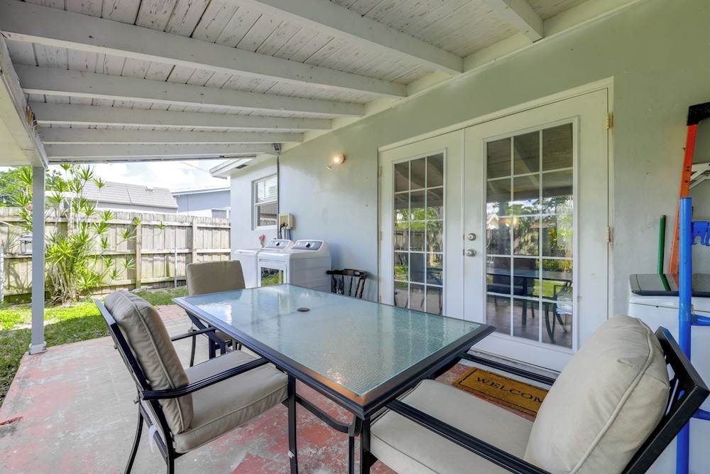 Fenced-in Yard: Home 3 Mi to Hard Rock Stadium!