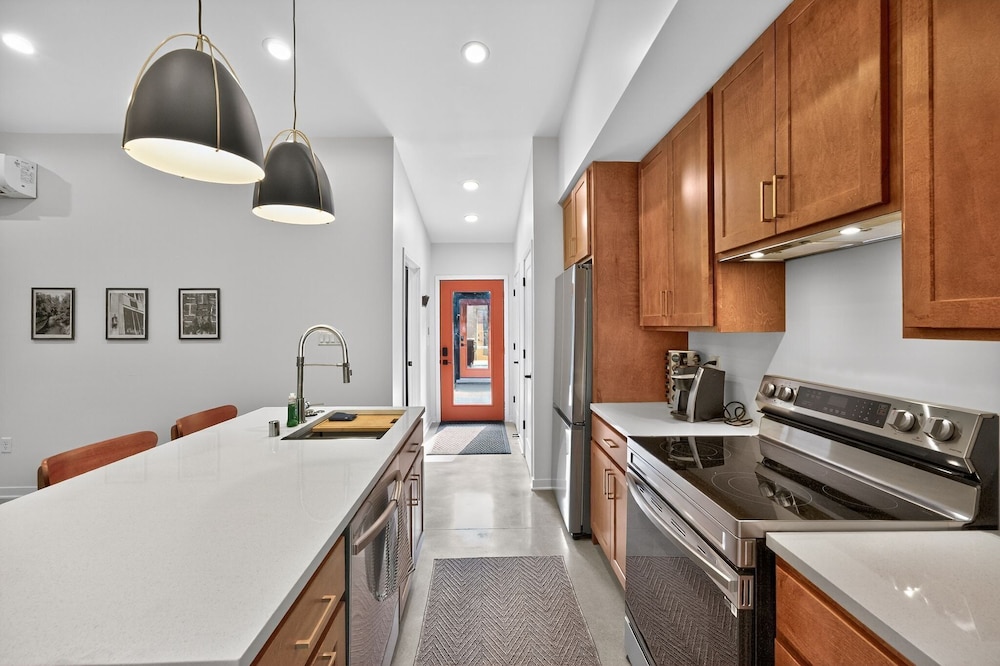500 House - Unit A 1 Bedroom Townhouse
