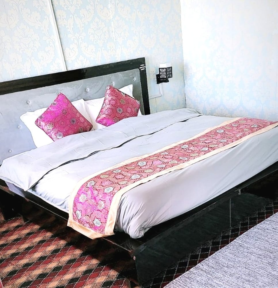 TIH Pangong Delight Camps and Cottages