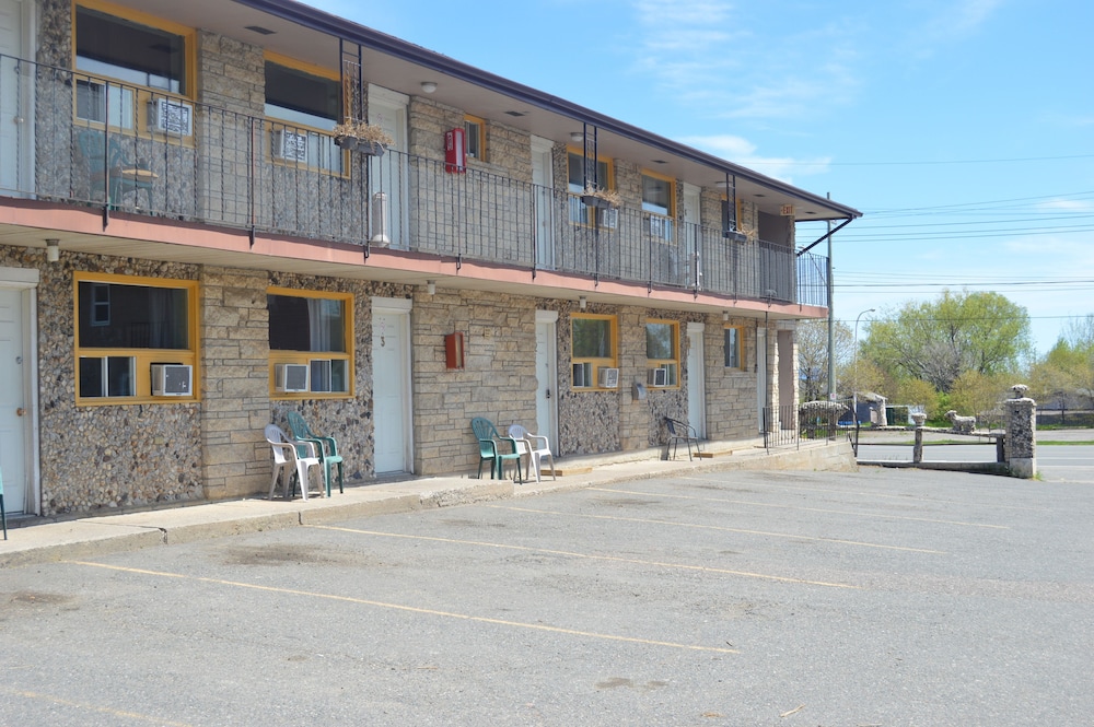 Thunder Bay Vacations - Modern Motel - Property Image 13