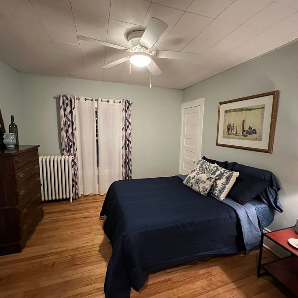 4BR 2BA Home in Charming St Paul - Sleeps 10