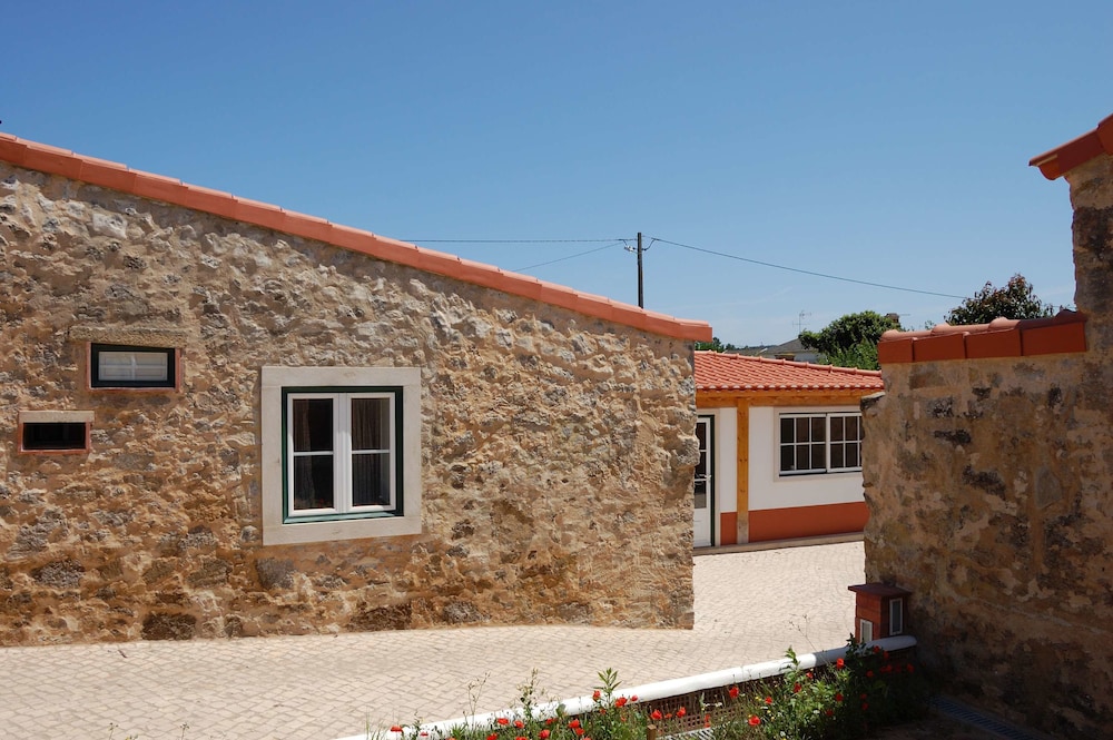 Hotel Casa do Pinheiro Grande - Image 1