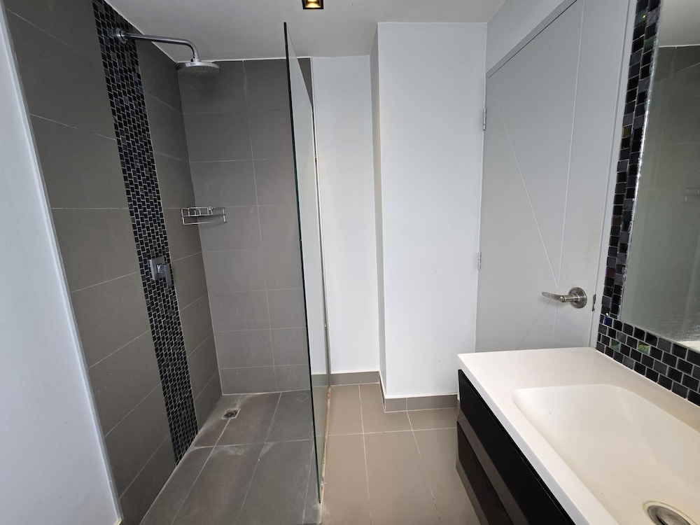 Sleek Corner 1 Bed Apt T1-607