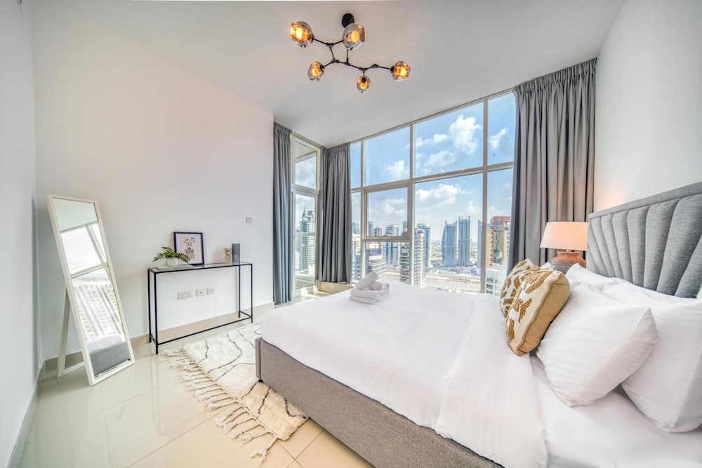 Premium 2BR Apt w Marina Views