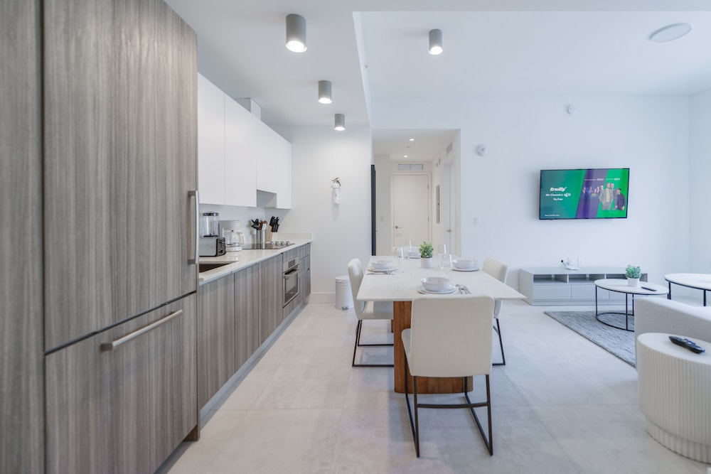 Top Location Stunning Condo in Brickell