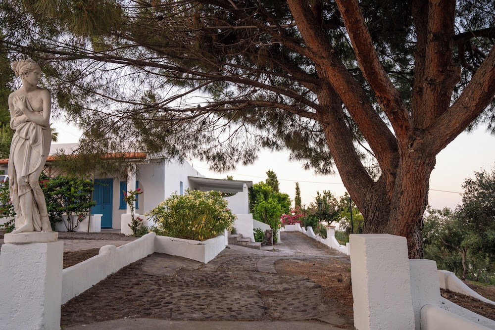 Borgo del Cannitello Romantic Resort