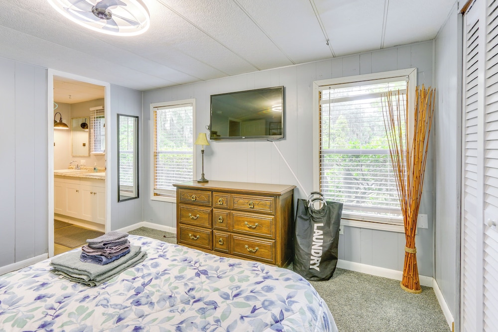 1 Mi to Sands Beach: Walkable Island Home w/ Yard!
