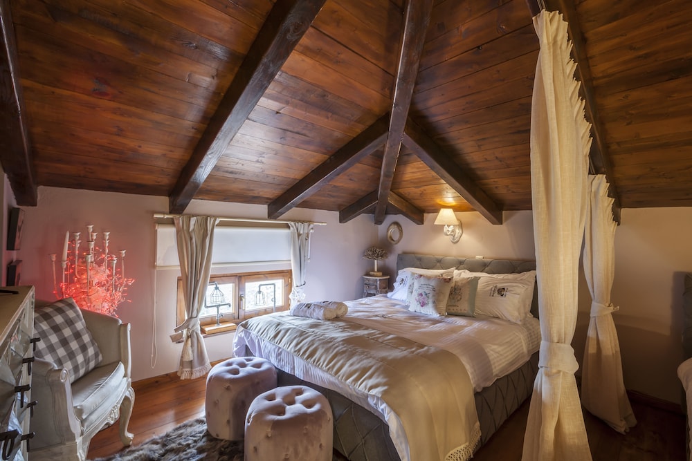Rock Dandy Deluxe Chalet | Fireplace & Sauna