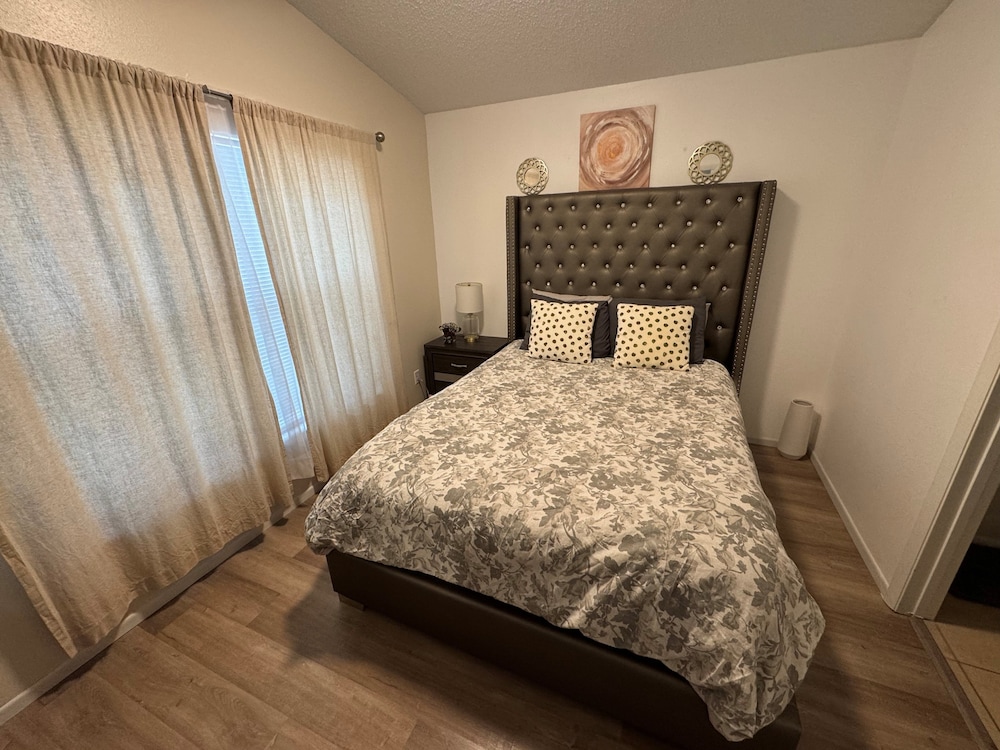 4 Bedroom, 3 Bath Hampton Lakes Home With Private Pool - Near Disney!