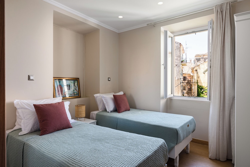 Fotiadis Family Luxury Suites by Konnect view 4