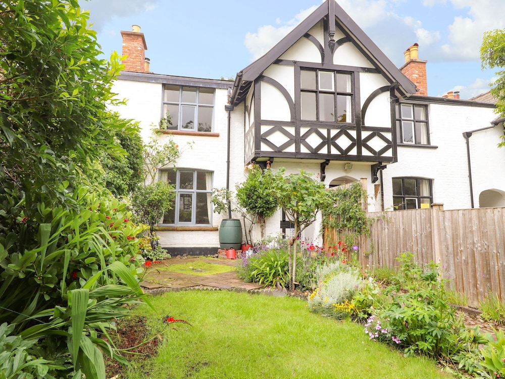 2 Ashby Place