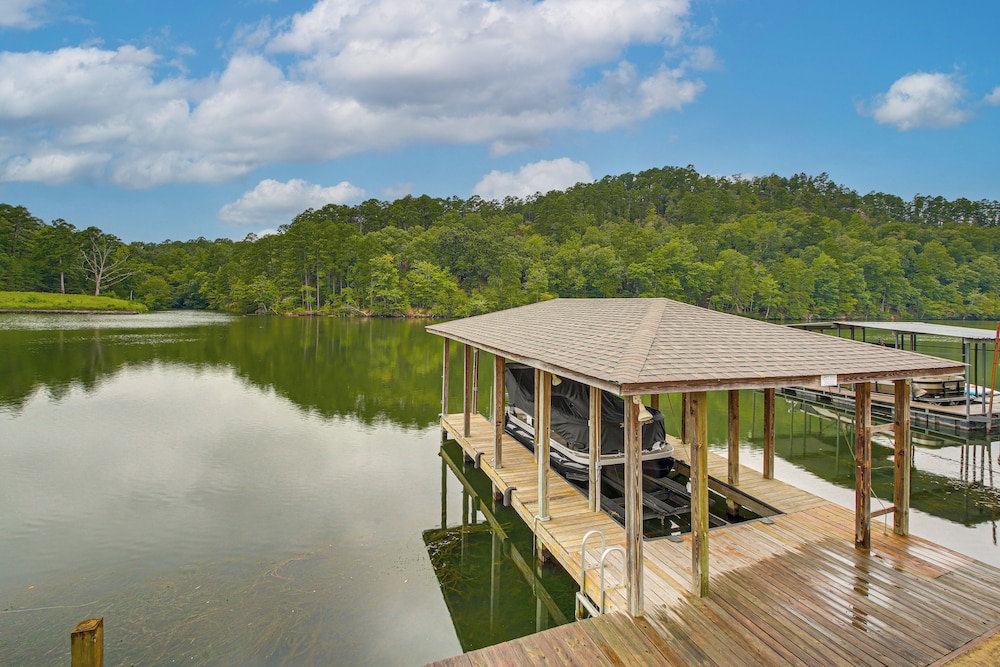 Tranquil Views: Riverfront Retreat in Hot Springs!