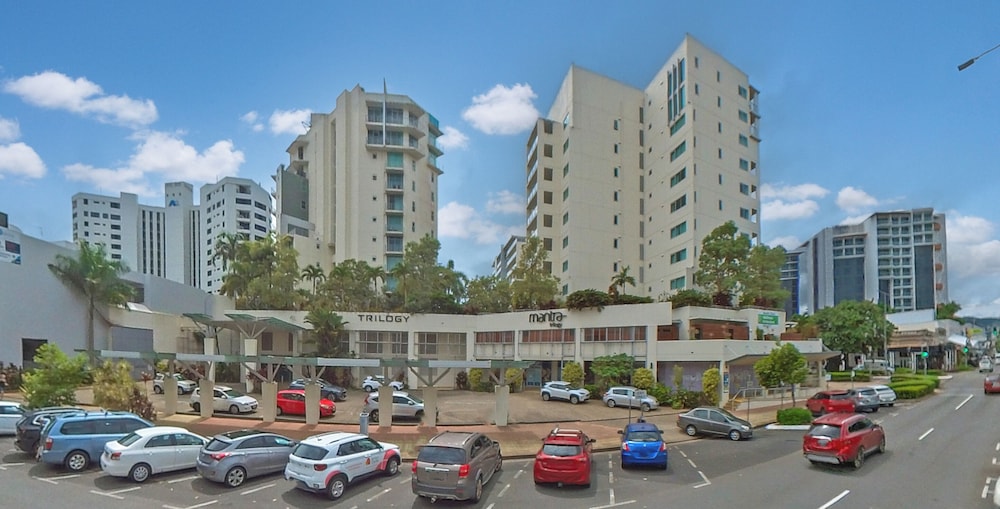 Apartment in the City with Pool and BBQ