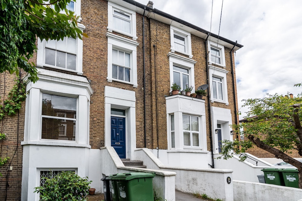 Spacious 2BR Maisonette 2 Baths Huge Lounge
