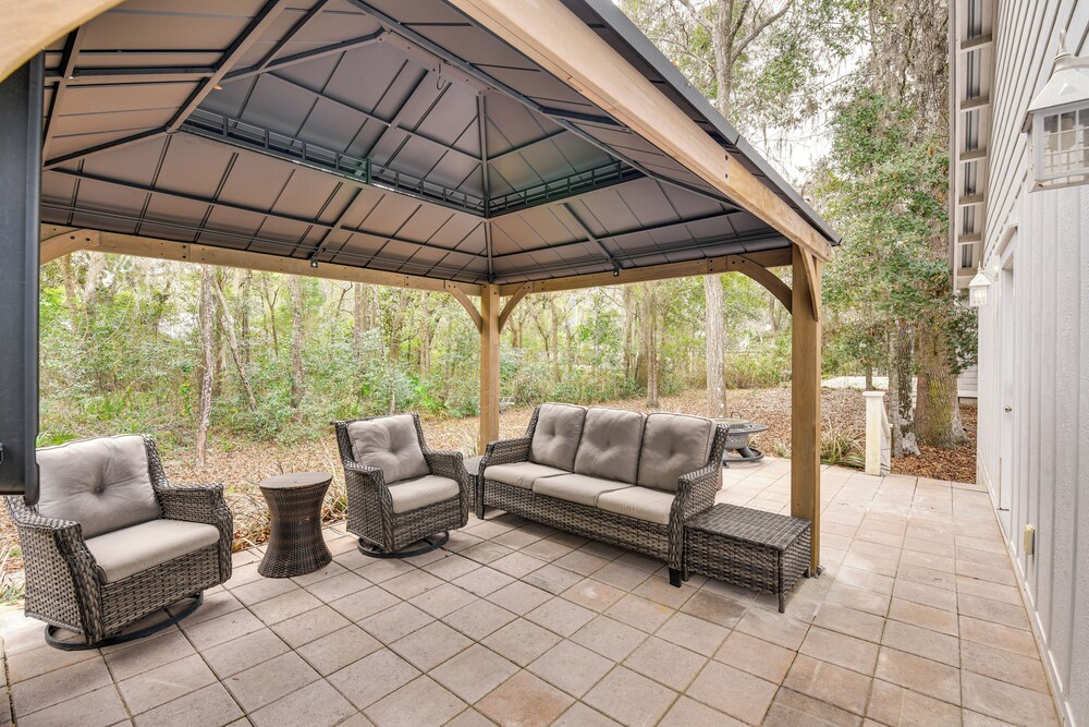 Walk to Choctawhatchee Bay: Santa Rosa Beach Home!