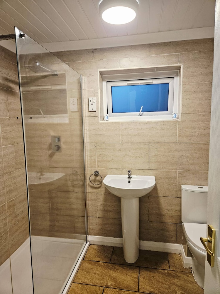 Egremont 2-br Flat With Free Parking & Wi-fi