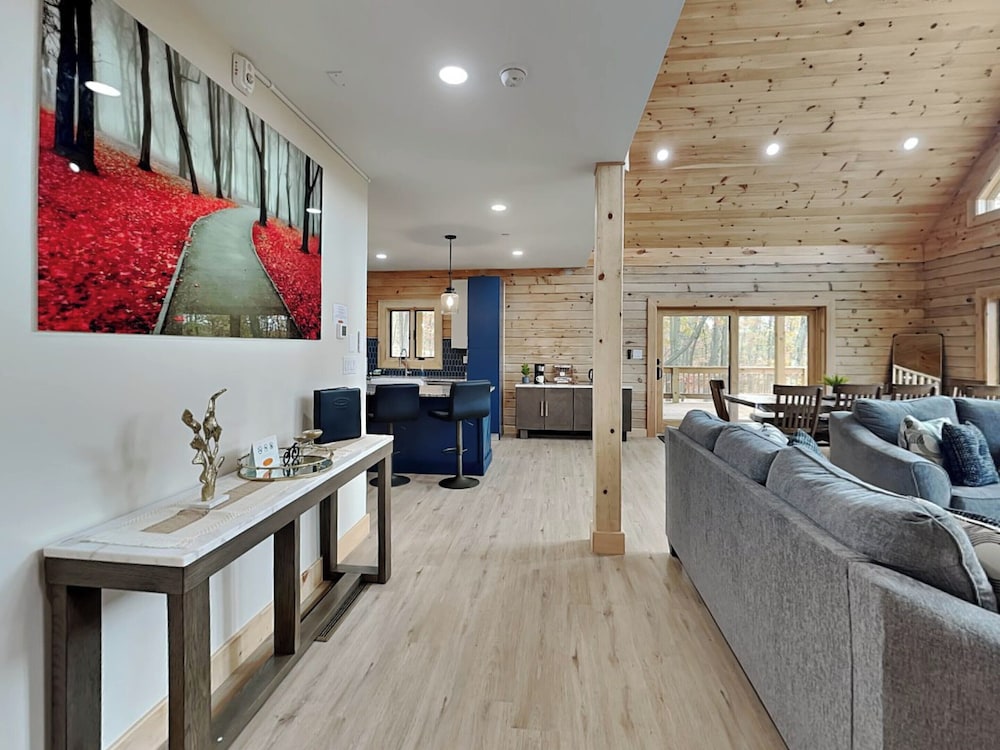 Majestic Manor by Taylor Made Deep Creek