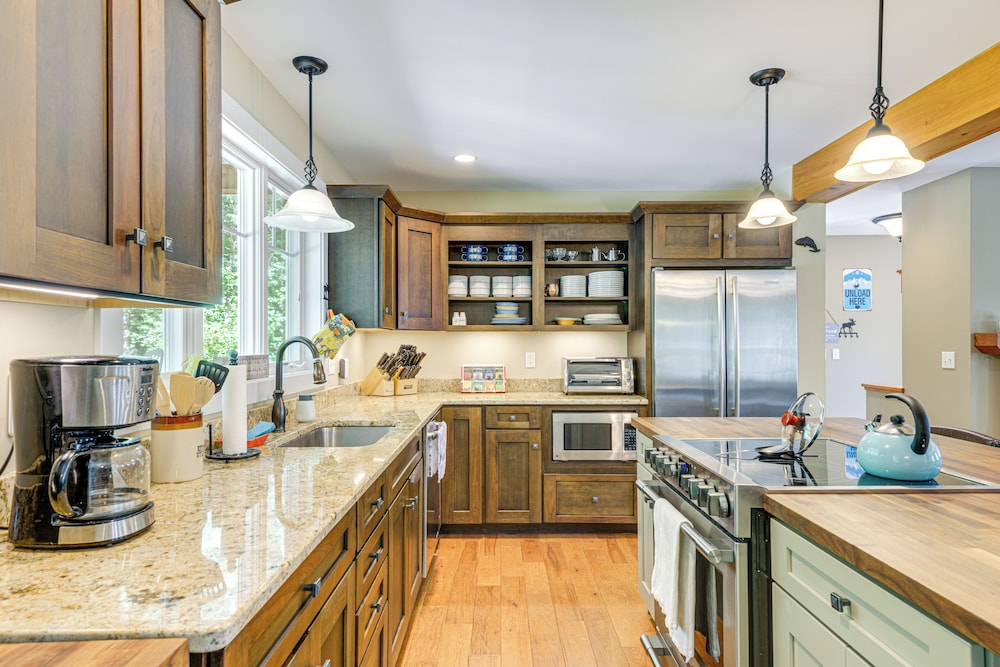 2 Mi to Golfing & Hiking: Spacious Wilmington Home