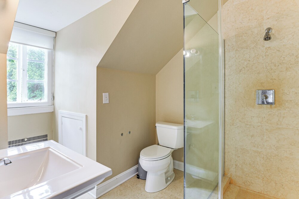 16 Mi to Baltimore: Spacious Home in Owings Mills!
