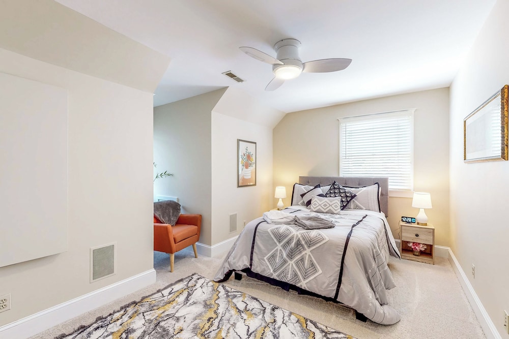 Waterfront Allergy-free 4br, Dock & Home Theater