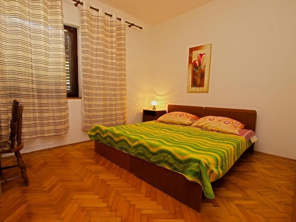 Cozy Apartment in Peroj With Terrace