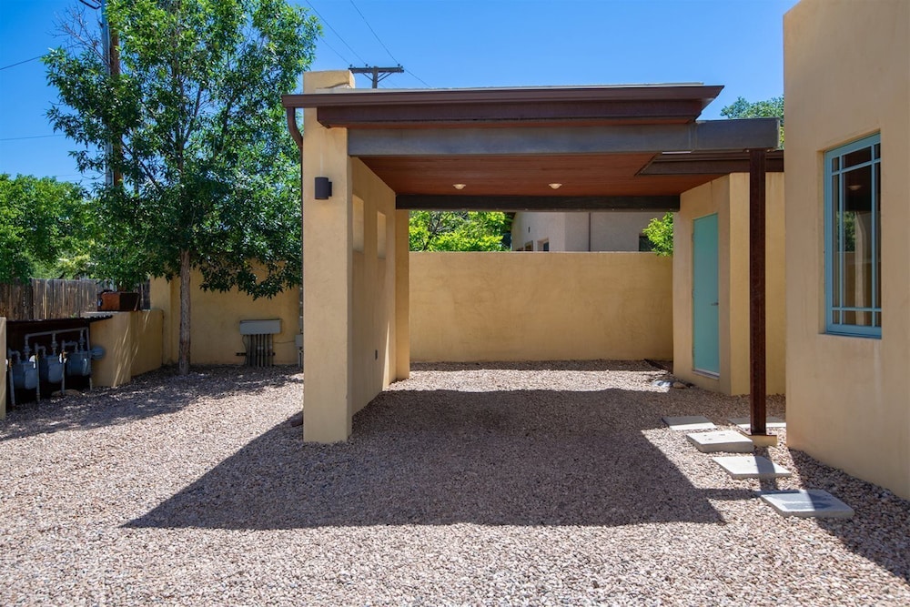 Casa Godzilla - Atomic Style in the Heart of Santa Fe view 4