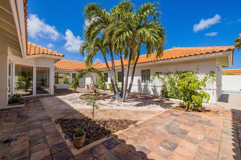 Colonial Modern Villa Sleep 14-pool Palapa Court