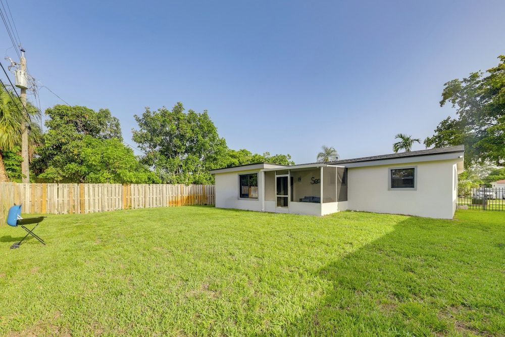 3 Mi to Hard Rock Stadium: Retreat w/ Private Yard