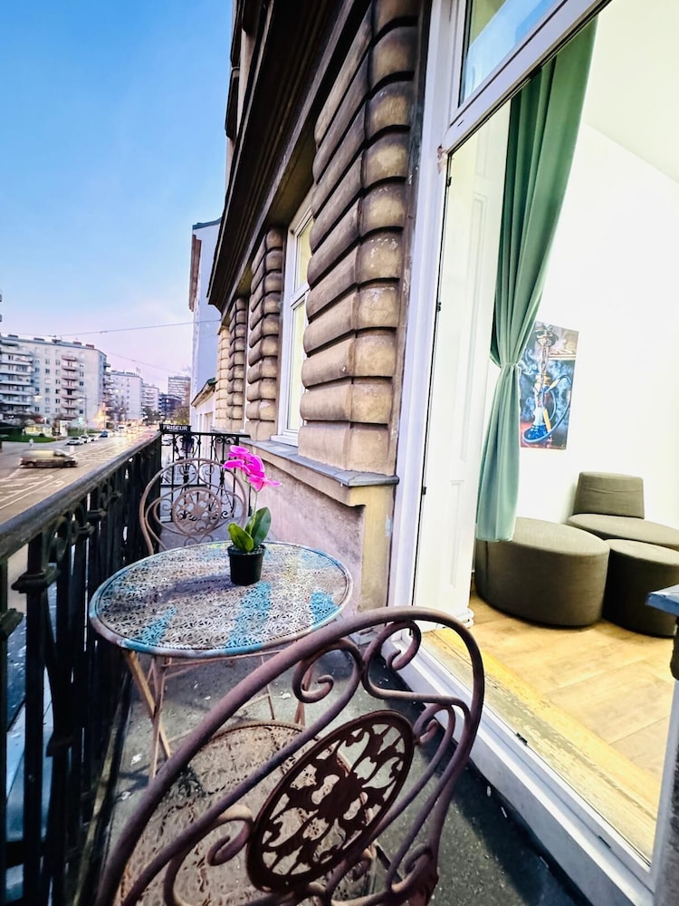 Family 9BR Apartment Near Augarten