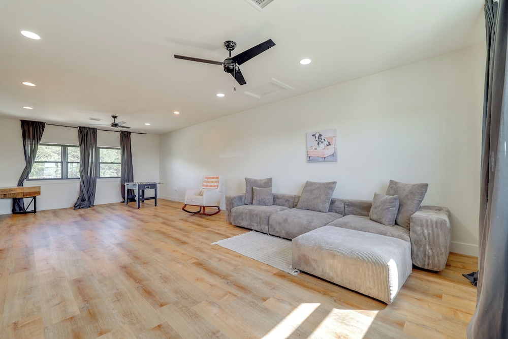 Nat'l Forest Access & Mtn Views: Family Eagar Home