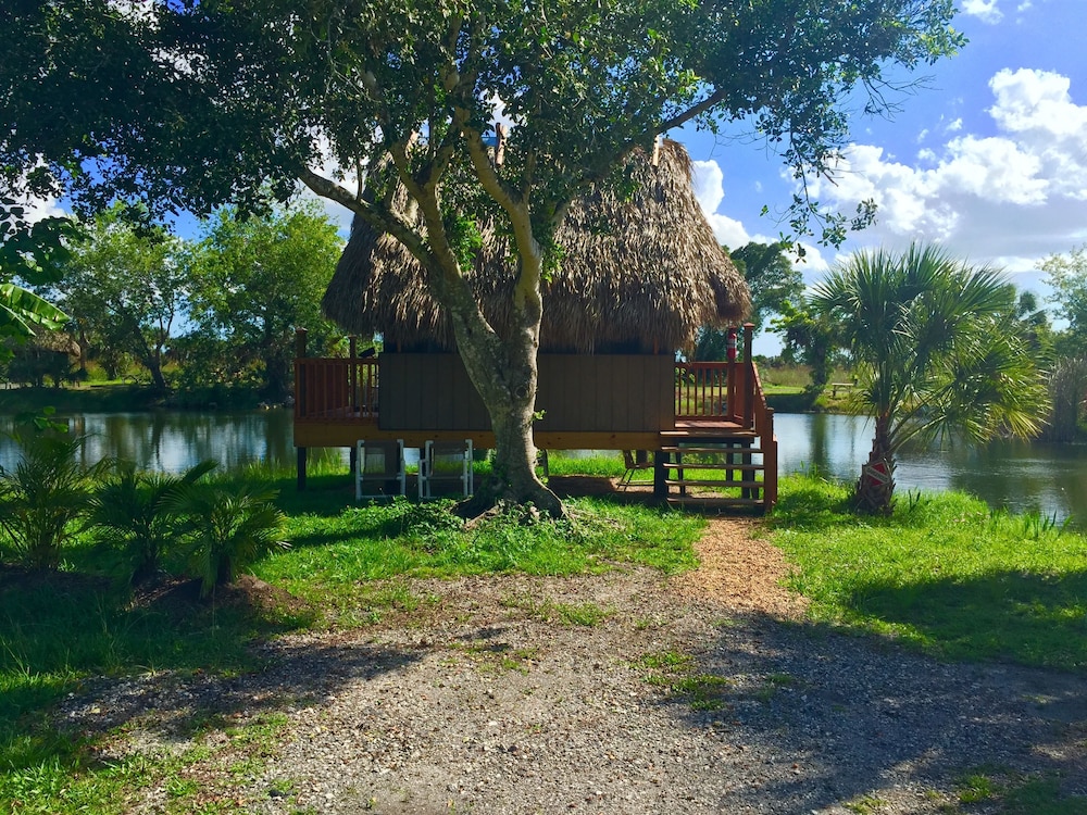 Everglades Chickee Cottages - Ochopee