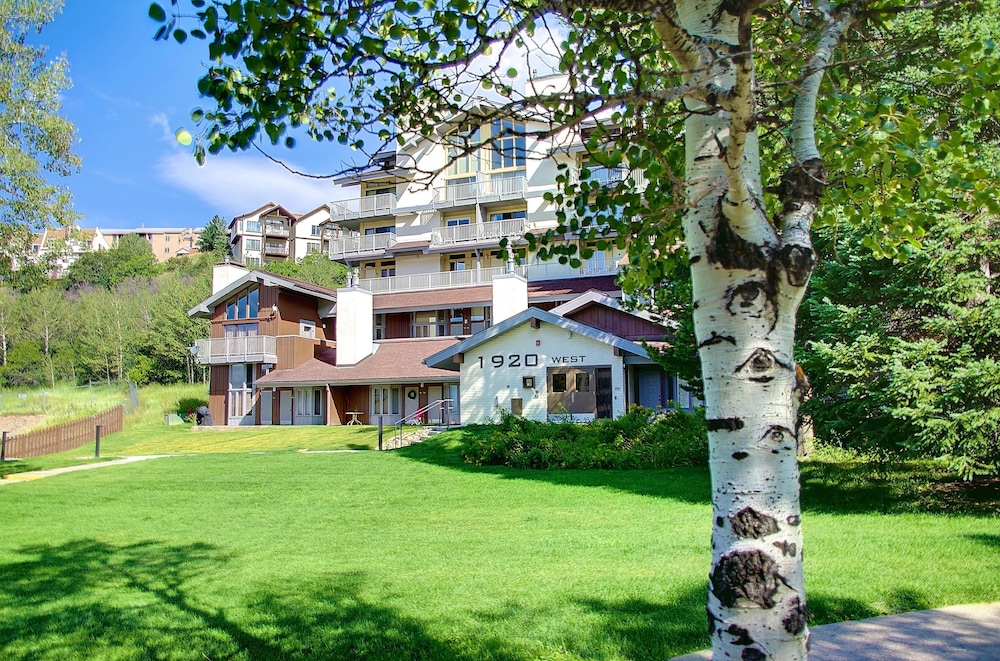 Updated Mtn Front Garage Pkg Hottub Wifi Mtn Views Mtn Village Base view 5
