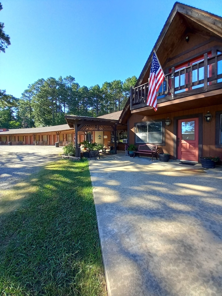 Russellville Vacations - Cedar Falls Motel - Property Image 1