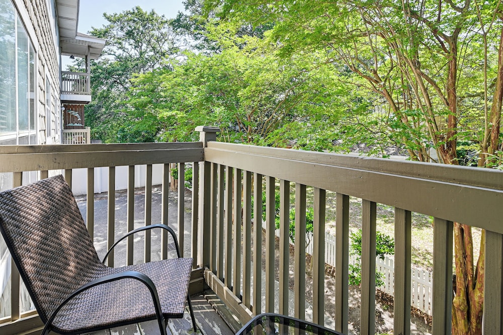 Walk to Ocean: Condo w/ Balcony in Myrtle Beach!