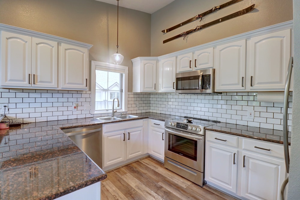 Summit County Vacations - Newly Renovated, Slope-Side Walk-In Walk-Out, Top Floor, Views of Ten Mile Range - ER4 by Redawning - Property Image 33